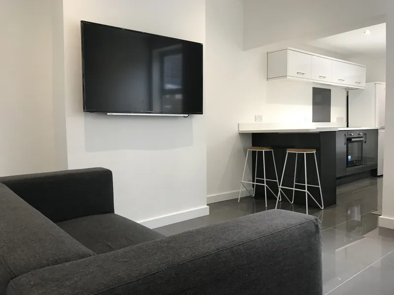 Spacious 2 Bed House // AUG 2026 - Thumbnail 7
